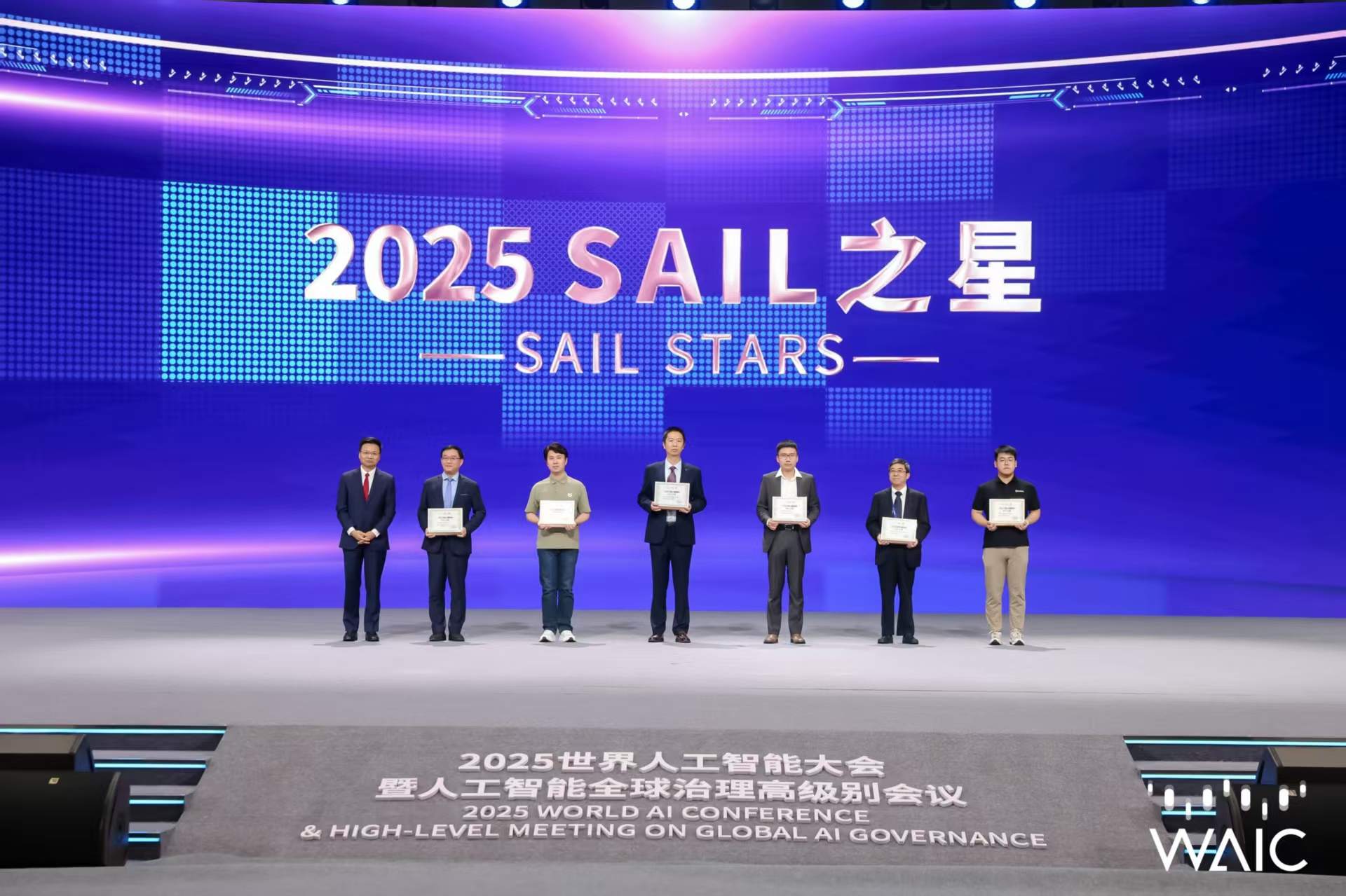 15vip太阳成集团-海信音响如何用“1/3体积”实现声场突围？